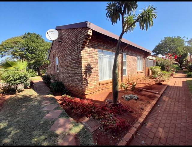 2 BEDROOM TOWNHOUSE FOR SALE IN CLARINA